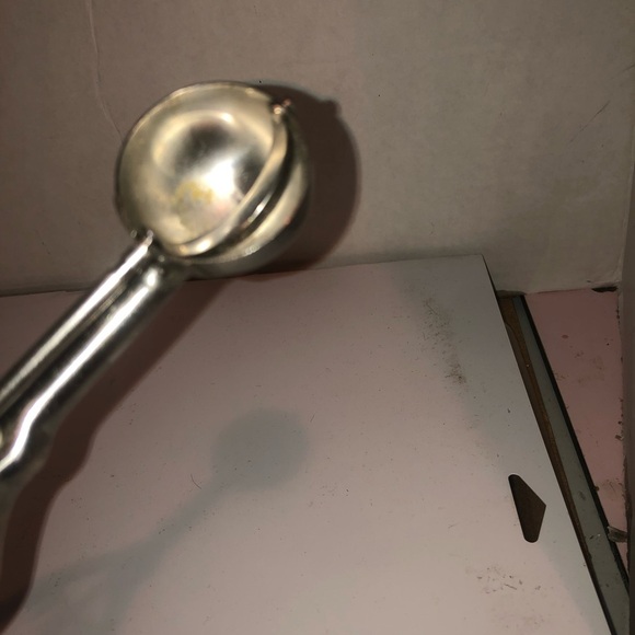 Vintage stainless steel  Ice Cream Scoop- for those warm summer days -used - Picture 2 of 11